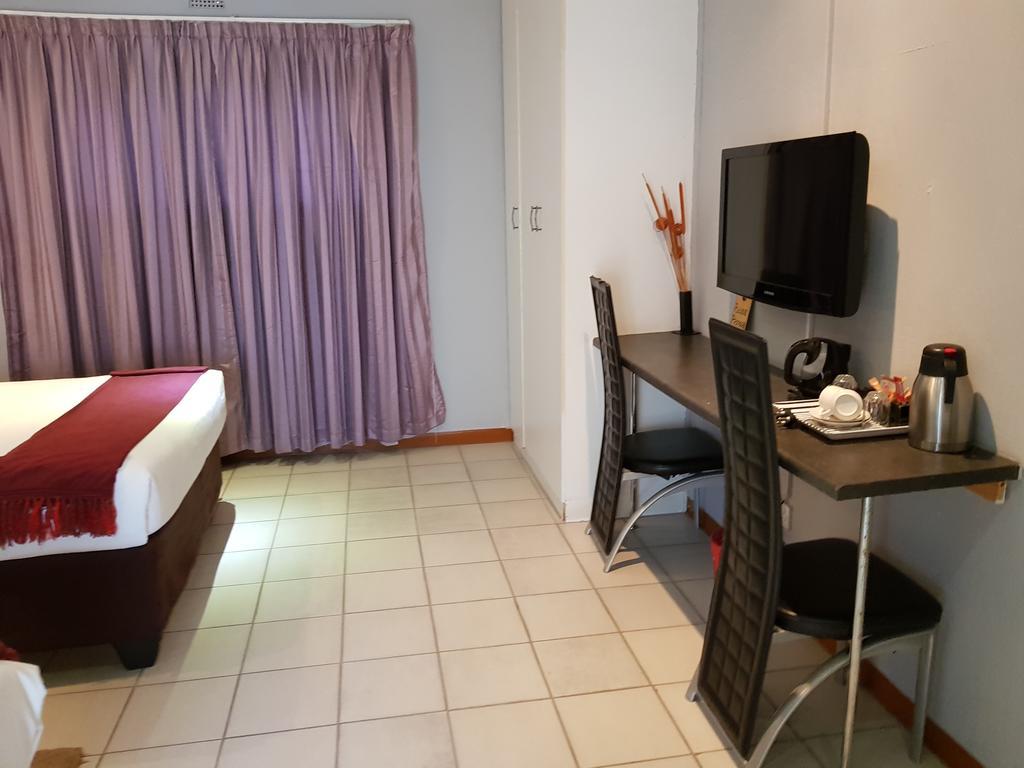 Batho Pele Lodge 哈博罗内 外观 照片