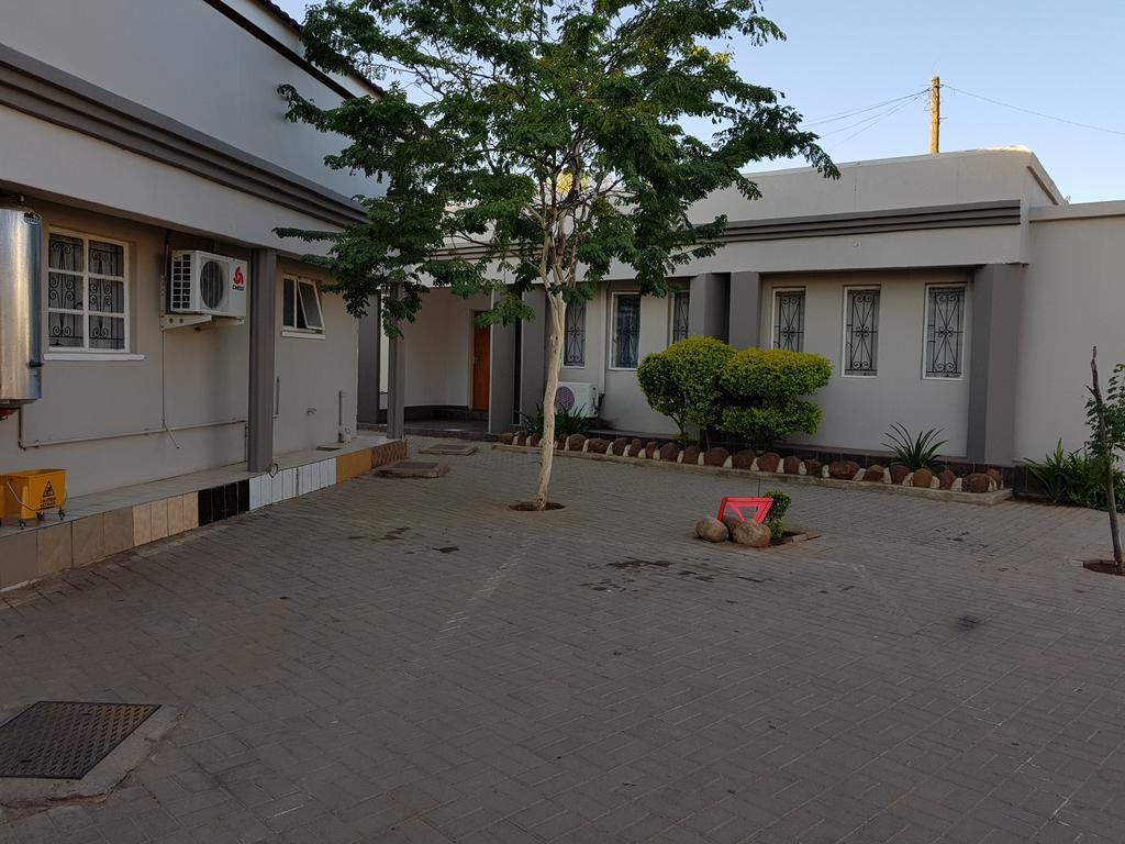 Batho Pele Lodge 哈博罗内 外观 照片