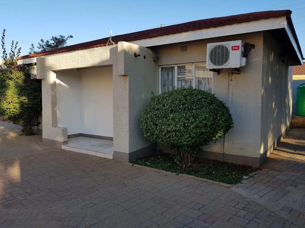 Batho Pele Lodge 哈博罗内 外观 照片
